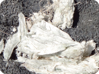 診断すると屋根材からアスベストが見つかることも！