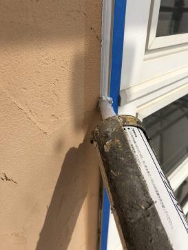 サッシ廻りコーキング充填作業