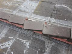 屋根劣化　クラック　カビコケ