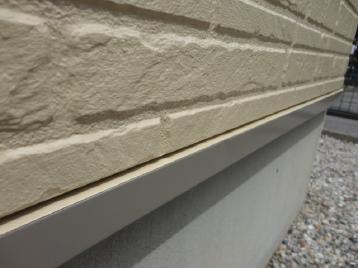 ひび割れ　コーキング切れ　外壁色あせ