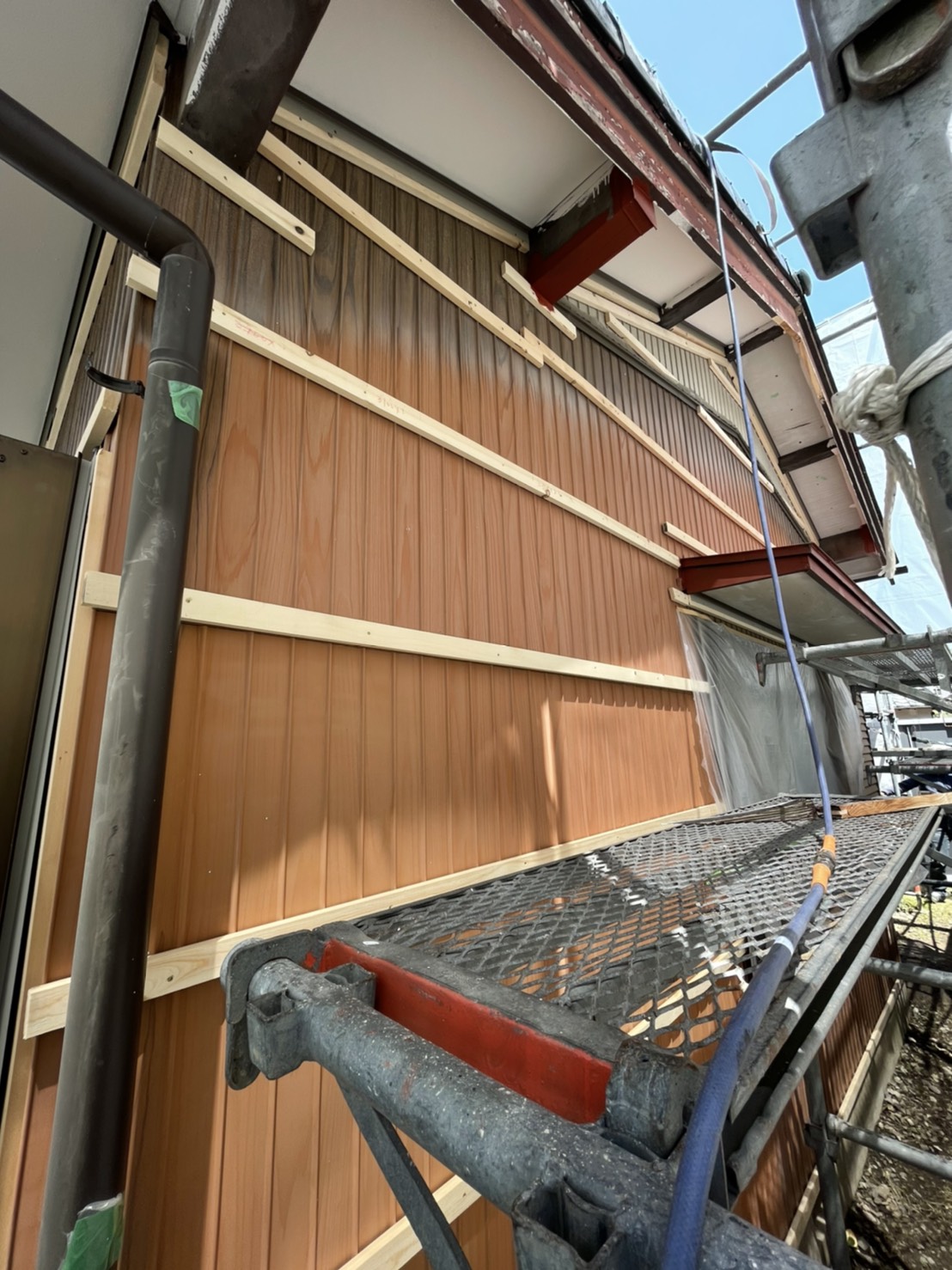 岡崎市　外壁トタンのカバー工法